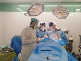 انجام عمل جراحی خارج کردن تومور قاعده جمجمه، به روش میکروسکوپی، در بیمارستان جدید شهرستان لامرد